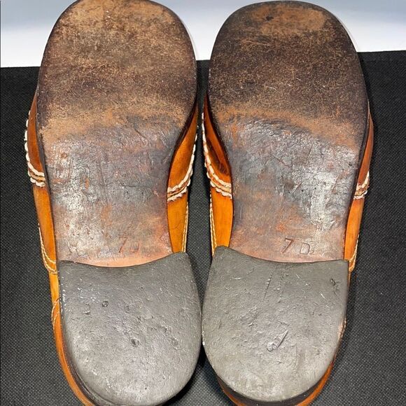 Vintage Brown Leather Loafer with a heal - Picture 8 of 11